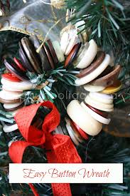 simple button wreath - happy hooligans