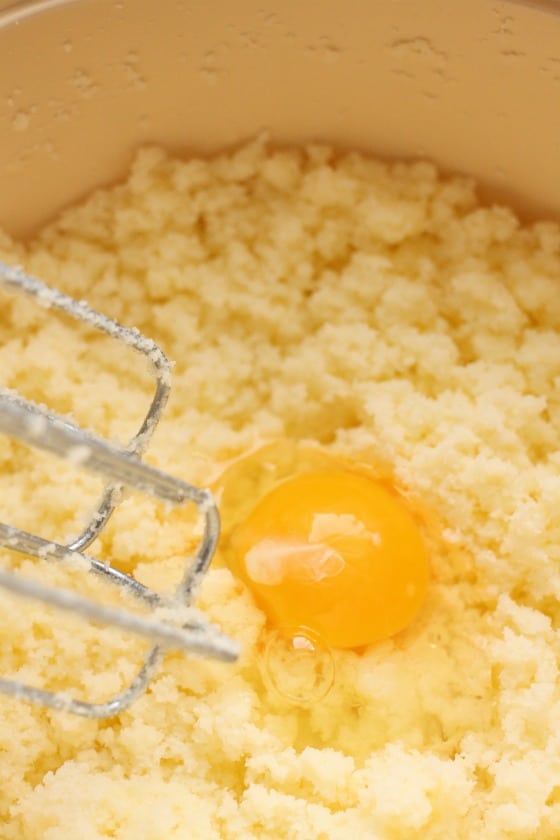 Creaming butter sugar and eggs with electric beaters