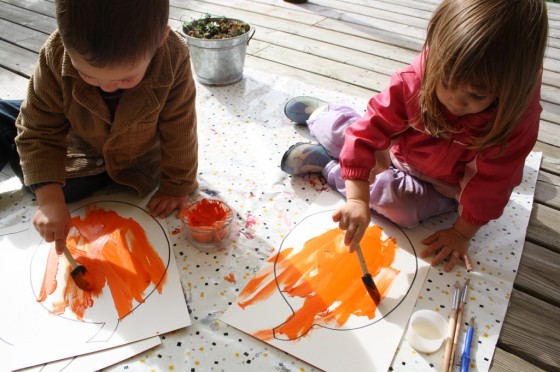 toddlers and preschoolers painting jack o lantern art