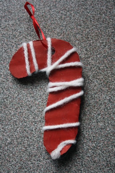 Easy Christmas Crafts for kids - homemade candycane ornament