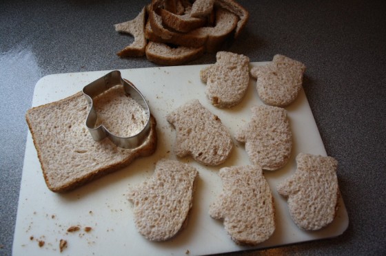 bread and cookie cutter mitten 