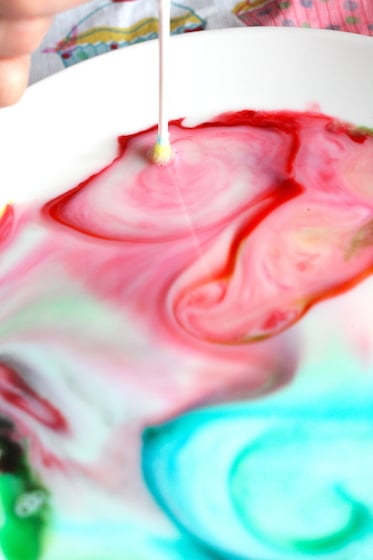 Magic Milk Food colouring science experiment