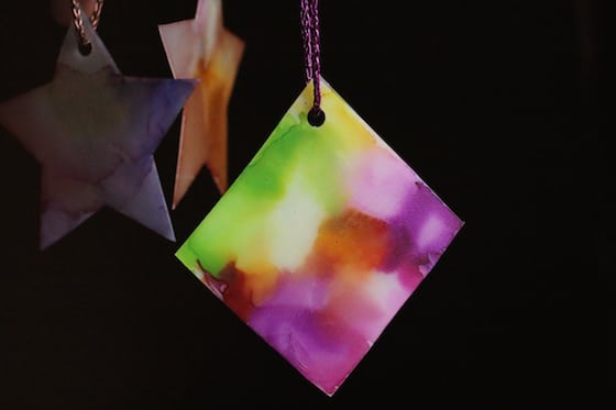 diamond shaped ornament decorated with sharpies and rubbing alcohol