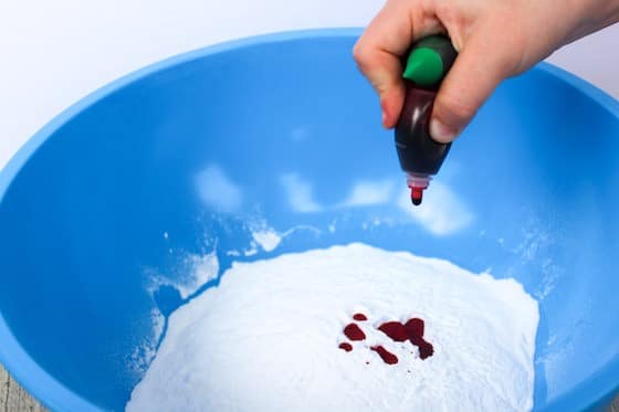 dripping food colour on baking soda