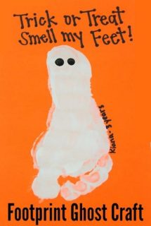 Footprint Ghost Art for Preschoolers copy