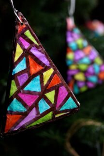 stained glass tinfoil sharpie chirstmas ornament - feature image