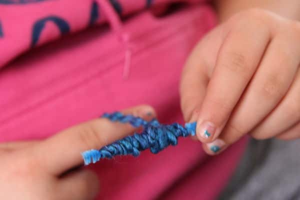wrapping pipe cleaner with yarn