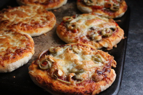 baked mini pizzas made with no-yeast dough
